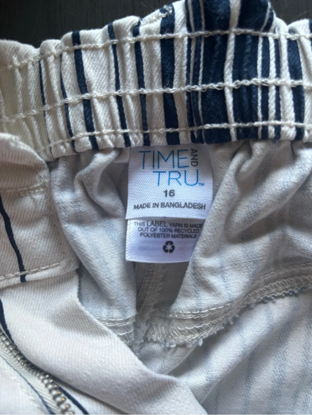 Time and Tru White Shorts Navy Vertical Candy Stripes Elastic Waistband Summer